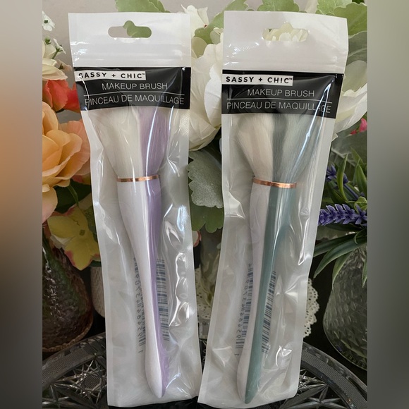 ππ SASSY + CHIC LIMITED EDITION MULTI-PURPOSE MAKE-UP BRUSHES! FACTORY Sβ¦ - Picture 6 of 6